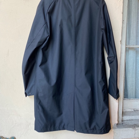J. Lindeberg Storm Raincoat, Black, Size Small - Picture 11 of 12